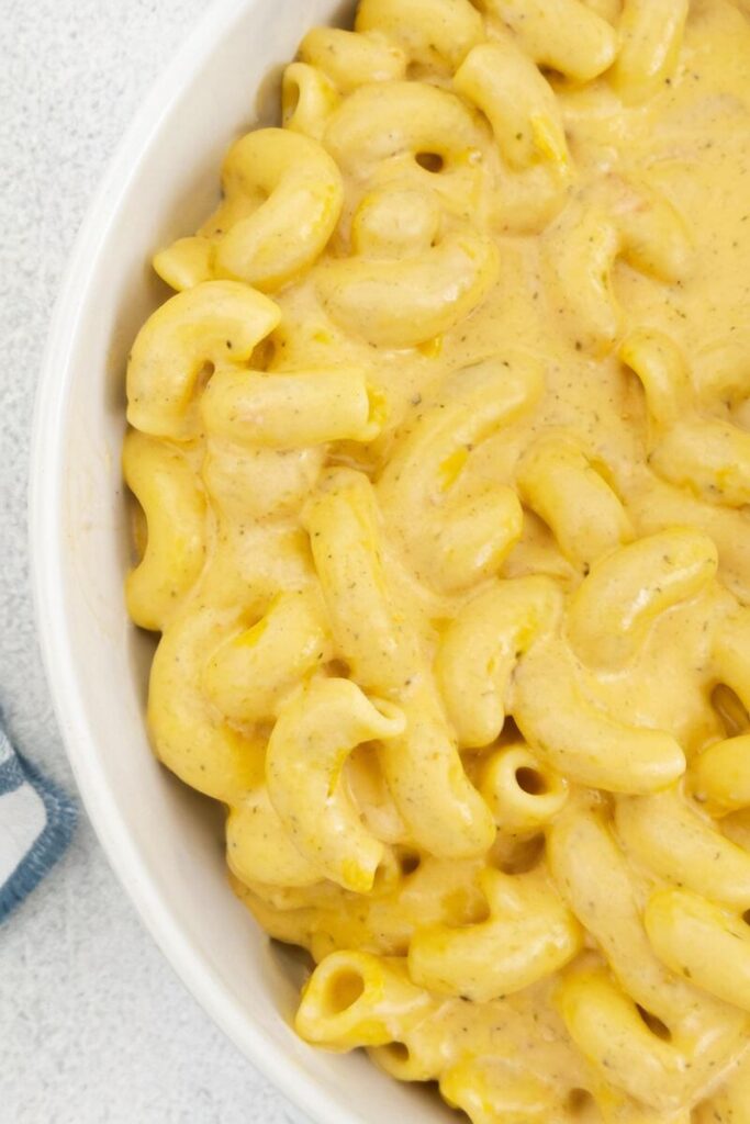 Camping recipe dutch oven mac & cheese